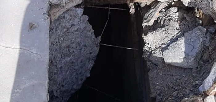 В Киеве возле аптеки женщина провалилась в 2-метровую яму: фото, видео