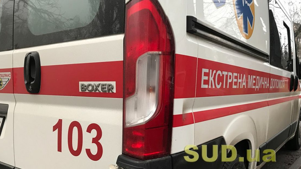 От удара оторвало ногу: в Киеве мужчина выбросился из окна