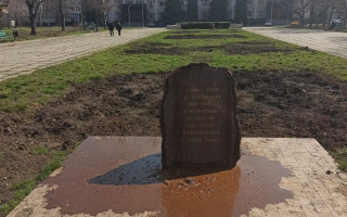 В Одесі пам’ятний знак загиблим воїнам АТО облили фекаліями: фото