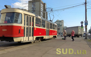 В Киеве «мастер парковки» на два часа перекрыл движение трамваев