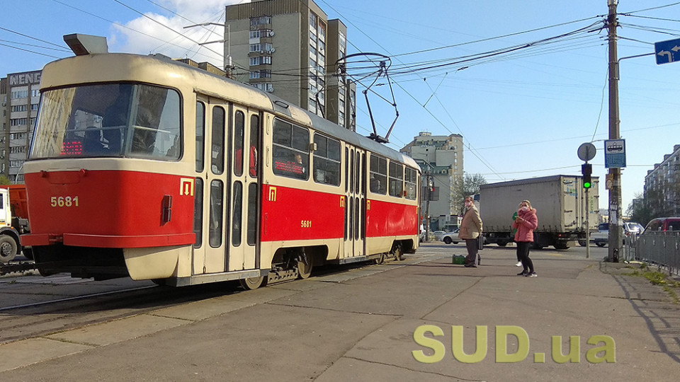В Киеве «мастер парковки» на два часа перекрыл движение трамваев