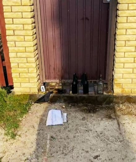 В Киеве чиновнику домой подбросили бутылки с «коктейлем Молотова»