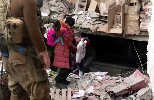 Полк «Азов» показав унікальні кадри операції з порятунку людей в Маріуполі: відео