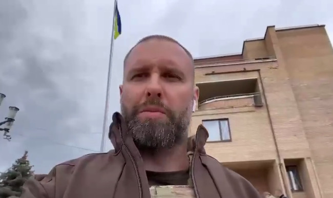 В Балаклее военные и власти подняли украинский флаг, — Синегубов, видео