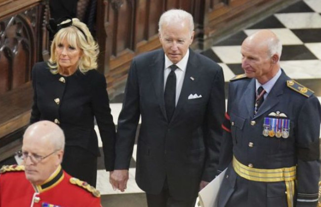 Байден посетил официальную церемонию похорон Елизаветы II, фото и видео