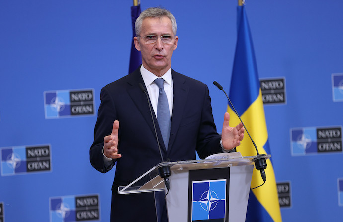 НАТО осуждает удары РФ по гражданской инфраструктуре Украины