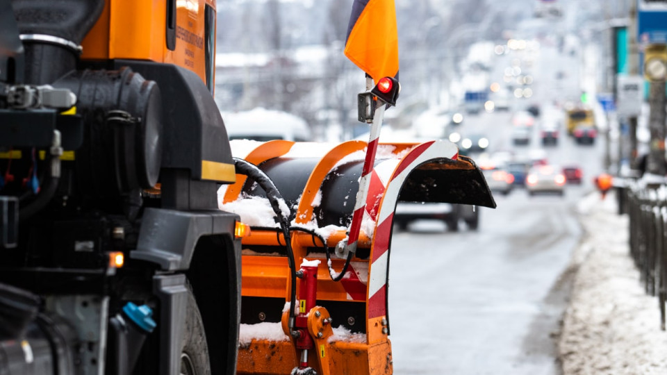 В Киеве снегоуборочная техника начала круглосуточное дежурство на случай осадков