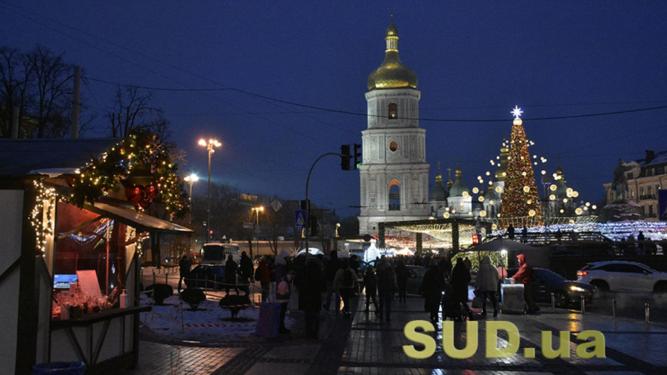 Киевляне призывают не устанавливать новогоднюю елку на Софийской площади