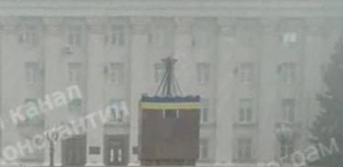 У центрі Херсона вже з’явився український прапор, фото
