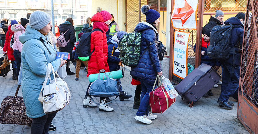 Болгарія не буде переселяти українських біженців із готелів у бази відпочинку
