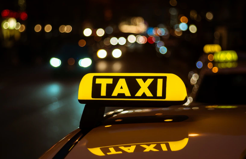 В Киеве предлагают разрешить работу такси в новогоднюю ночь