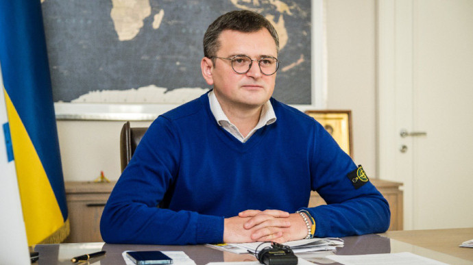 Полный блекаут реален: глава МИД Кулеба считает, что украинцы поедут в села, «где есть возможность топить дровами»