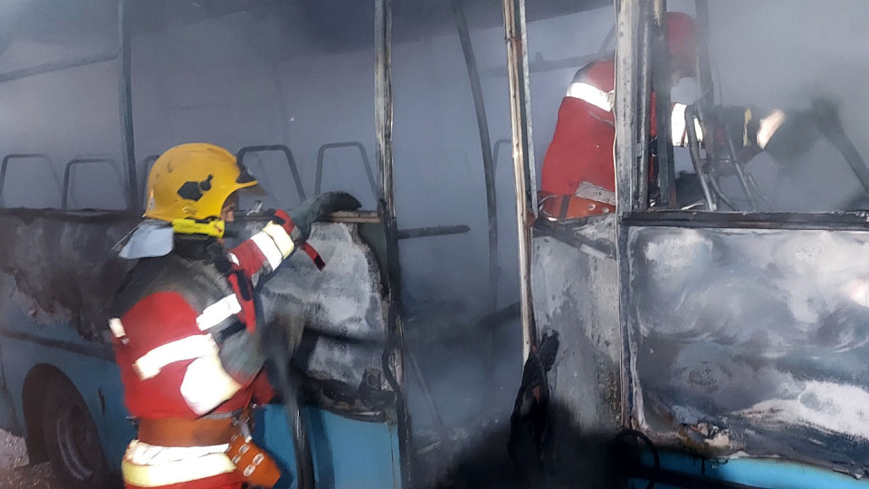 На трассе Киев-Чоп загорелся рейсовый автобус, фото