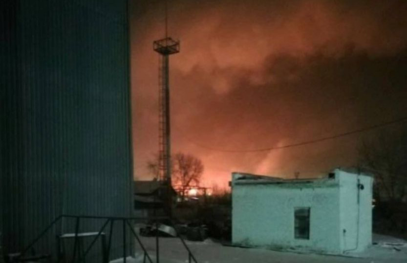 У РФ знову спалахнув найбільший нафтопереробний завод, відео