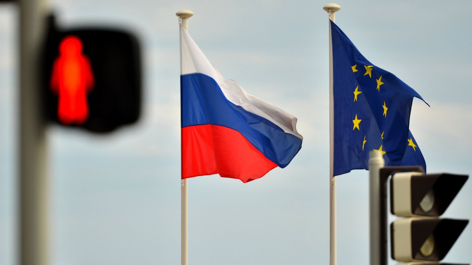 Евросоюз согласовал девятый пакет санкций против РФ: что в него входит