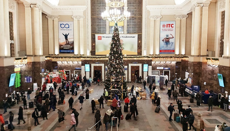 На вокзале в Киеве установят елку, которая будет сиять от вращения педалей: видео