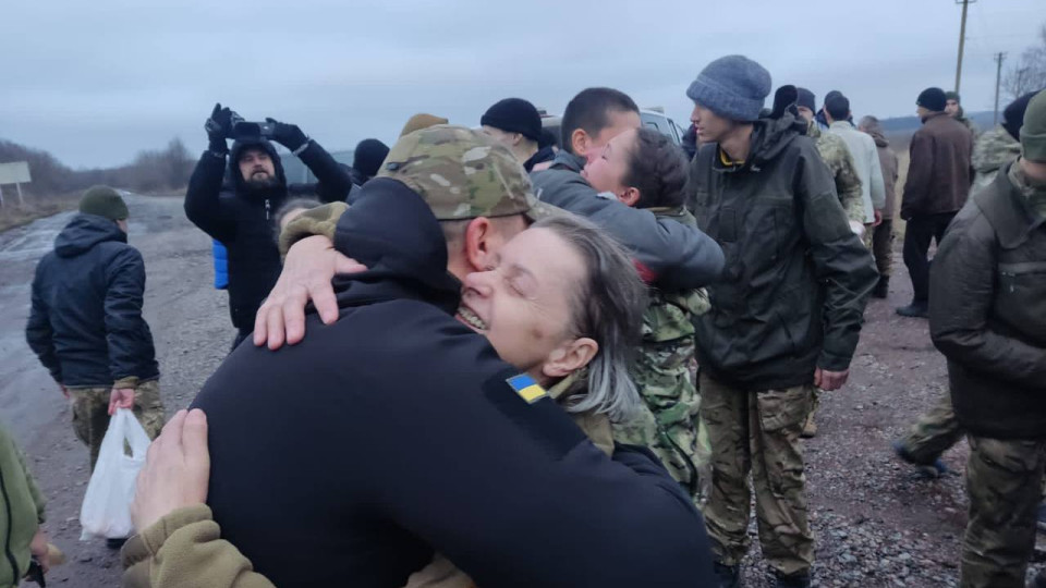 Украина вернула из плена 140 человек, фото