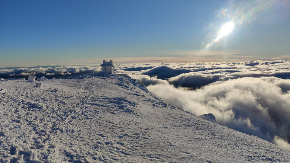 Черногорский поисково-спасательный пост показал невероятные фото с горы Поп Иван