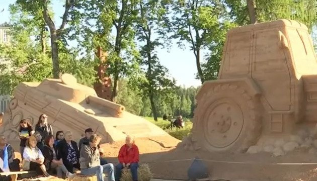 «Песчаный» Зеленский в стиле статуи Свободы появился в Эстонии, фото