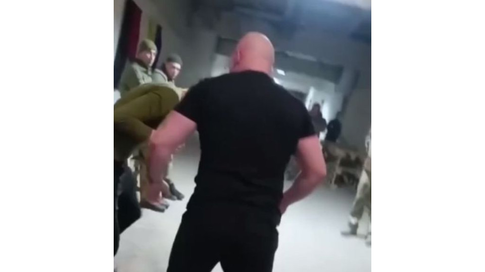 На Житомирщині офіцер побив строковика в казармі, відео