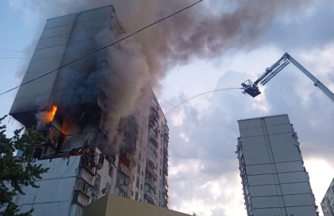 В Киеве ночью произошел взрыв в многоэтажке в Днепровском районе, фото
