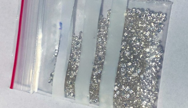 Драгоценный багаж: в варшавском аэропорту у украинки обнаружили бриллиантов на 14 млн грн, фото