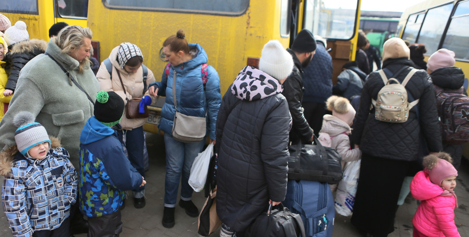 Примусова евакуація родин із дітьми з Донеччини: перелік населених пунктів розширили