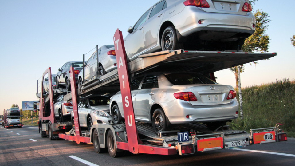 Верховная Рада одобрит законопроект о растаможке легковых автомобилей через Дію