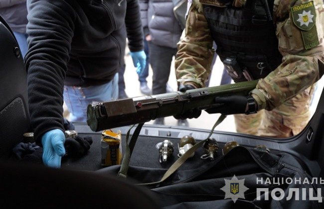 Жителя Житомирщины разоблачили на сбыте автоматов, патронов и гранат в Одессе: фото