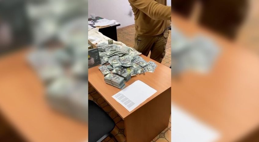 В ходе обысков у экс-председателя Черниговской областной ВВК обнаружили почти $1 млн — СМИ