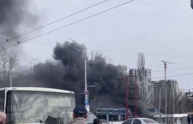 В Киеве произошел пожар на киностудии: появилось видео