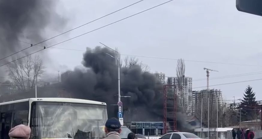 В Киеве произошел пожар на киностудии: появилось видео