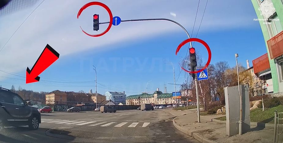 Киевлянин отправил полиции видео, где авто проехало на красный сигнал светофора: наказали ли нарушителя