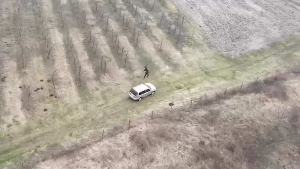 «Перегоны» на границе: нарушители полями пытались убежать в Румынию, видео