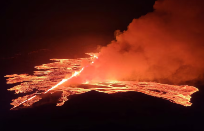 В Исландии четвертый раз за три месяца произошло извержение вулкана: фото и видео