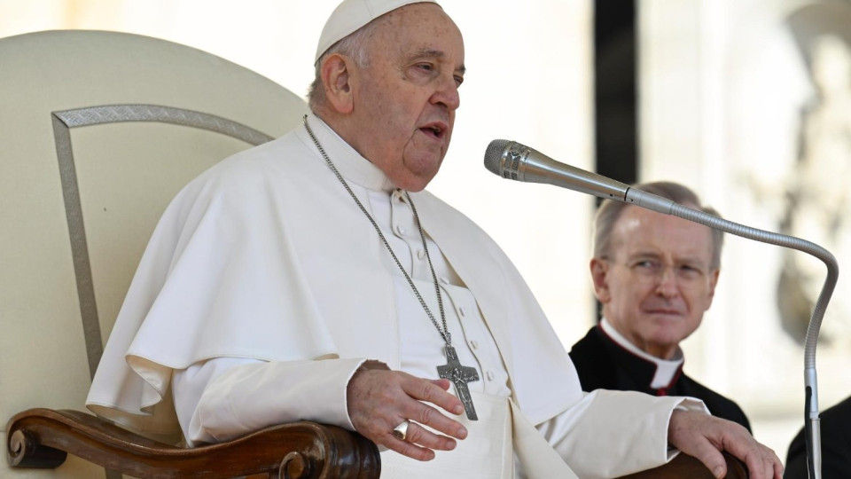Папа Римский после шквала критики о «белом флаге», опять заявил о «переговорах»