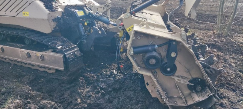 В Харьковской области машина для разминирования подорвалась на мине, фото