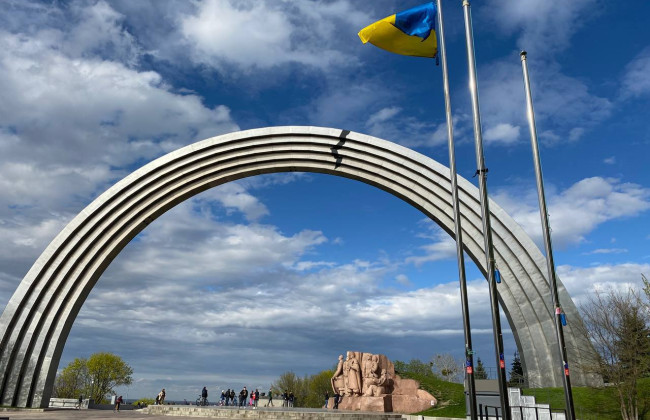 Арку дружби народів у Києві треба знести – висновок комісії Інституту національної пам’яті