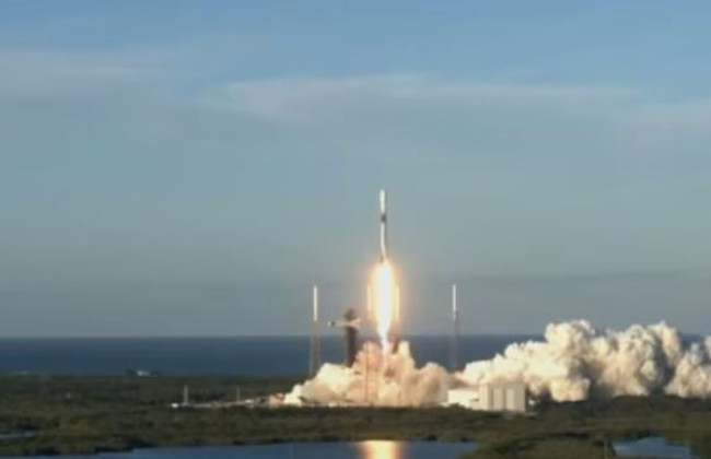 Компания SpaceX Илона Маска вывела на орбиту новый спутник связи, видео