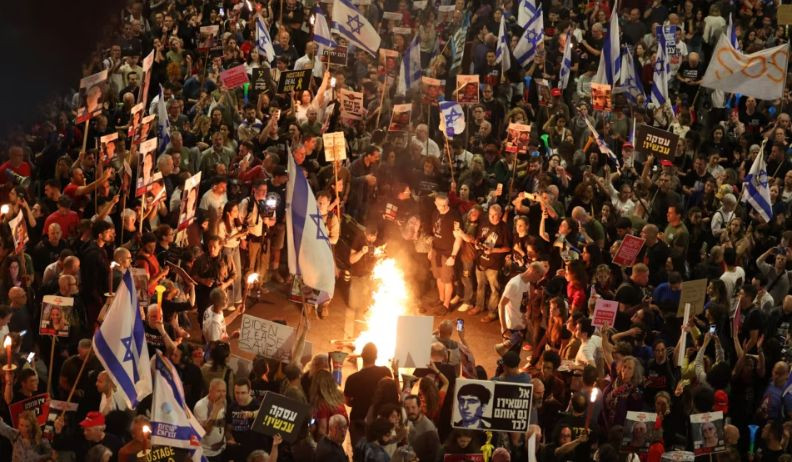 В Израиле начались масштабные протесты — люди требуют отставки правительства Нетаньяху, видео