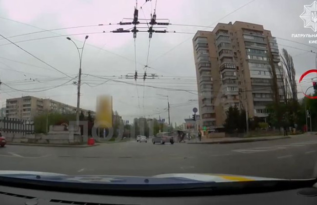 В Киеве наказали водителя автобуса, который создал аварийную ситуацию на дороге: видео