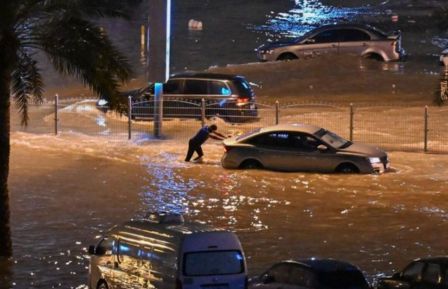 Аномальный ливень затопил Дубай: школы закрыли, а работников перевели на дистанционную работу, фото и видео