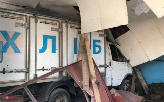 В Черниговской области оккупанты обстреляли автомобиль мужчины, который привез хлеб в местный магазин