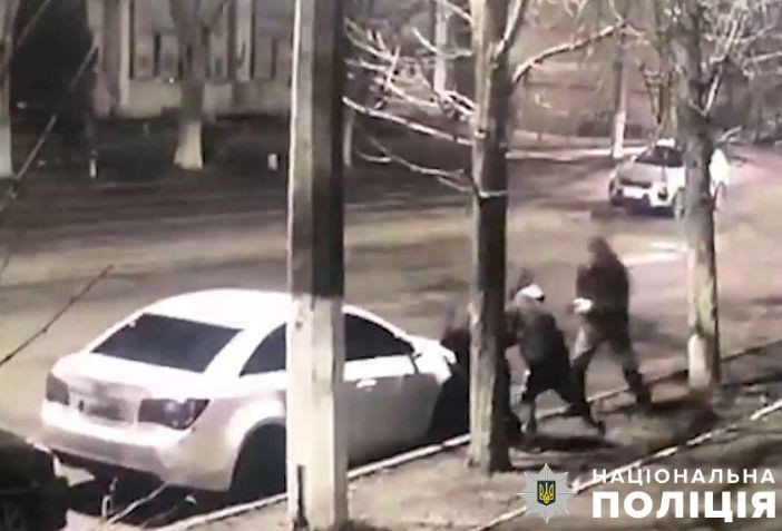 Ударили военнослужащего кирпичом по голове и ограбили: в Киеве будут судить злоумышленников