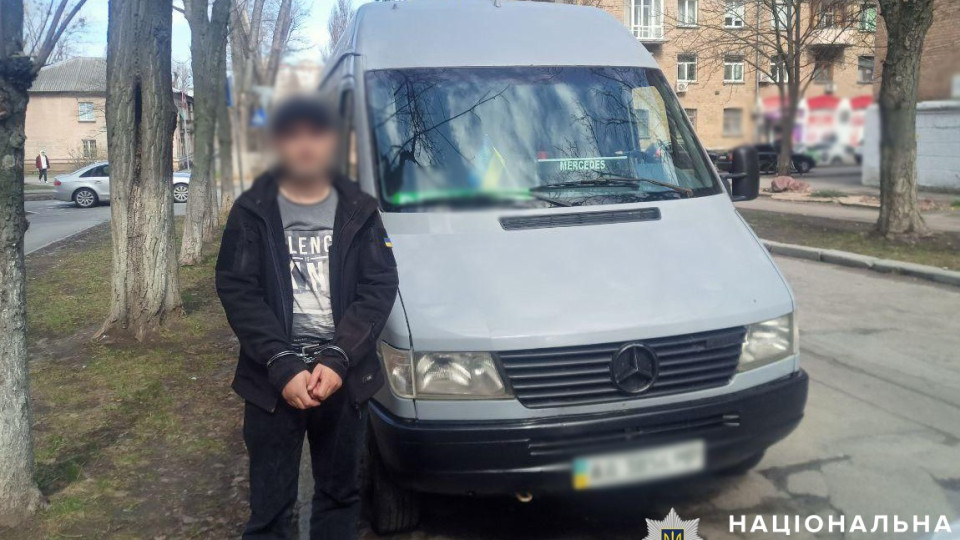 В Киеве мужчина угнал с парковки автомобиль, однако заехал недалеко