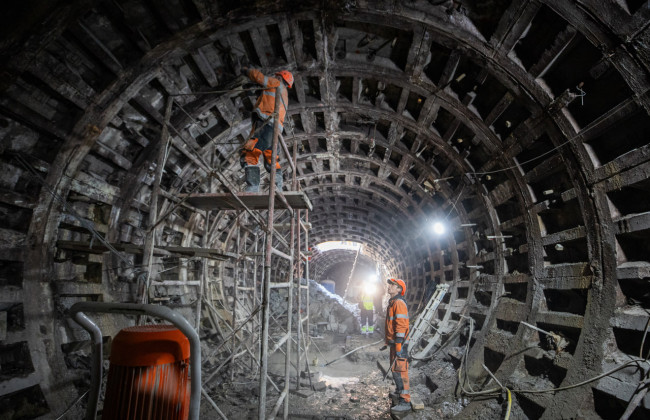 На якій стадії відновлення перегінного тунелю «Деміївська» – «Либідська», – у КМДА показали відео