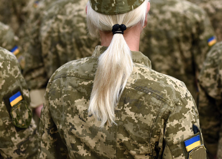 Украина планирует увеличить участие женщин в разминировании