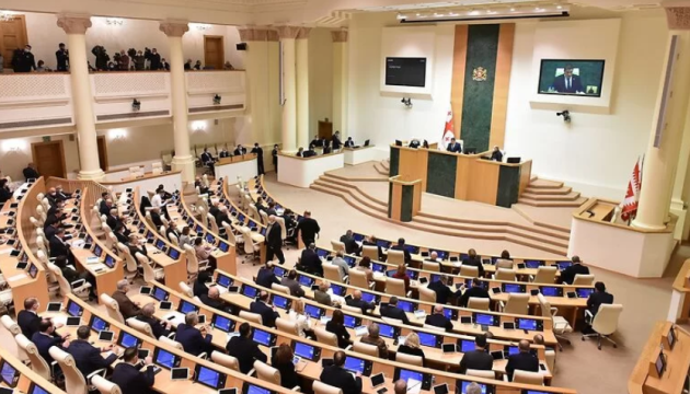 В парламенте Грузии произошла драка из-за закона об «иноагентах»: видео