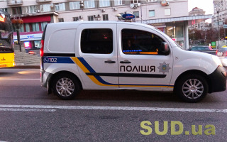 В Киеве легковушка проехала на красный свет и попала на «хвост» полиции: видео