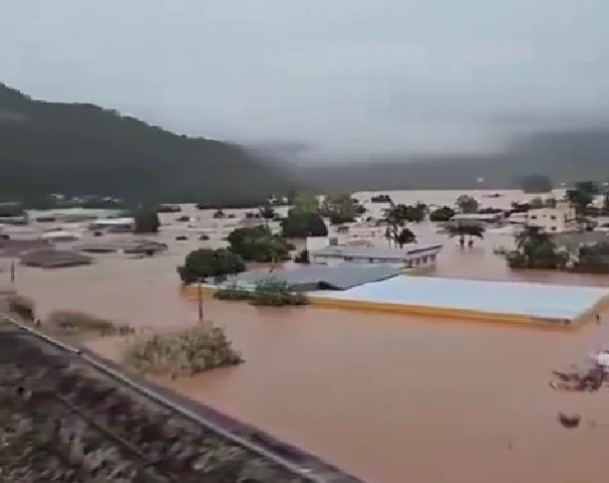 Разрушительные наводнения в Бразилии унесли жизни 57 человек, 74 считаются пропавшими без вести